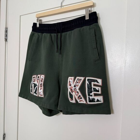 Nike Shorts 4.5'' Mens Sz L Green Fleece Plush Logo Sportswear Activewear Rare! - Picture 2 of 12